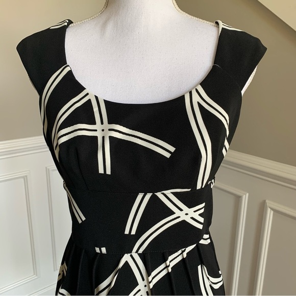 London Times Black Dress with White Print Size 8 - Picture 2 of 8